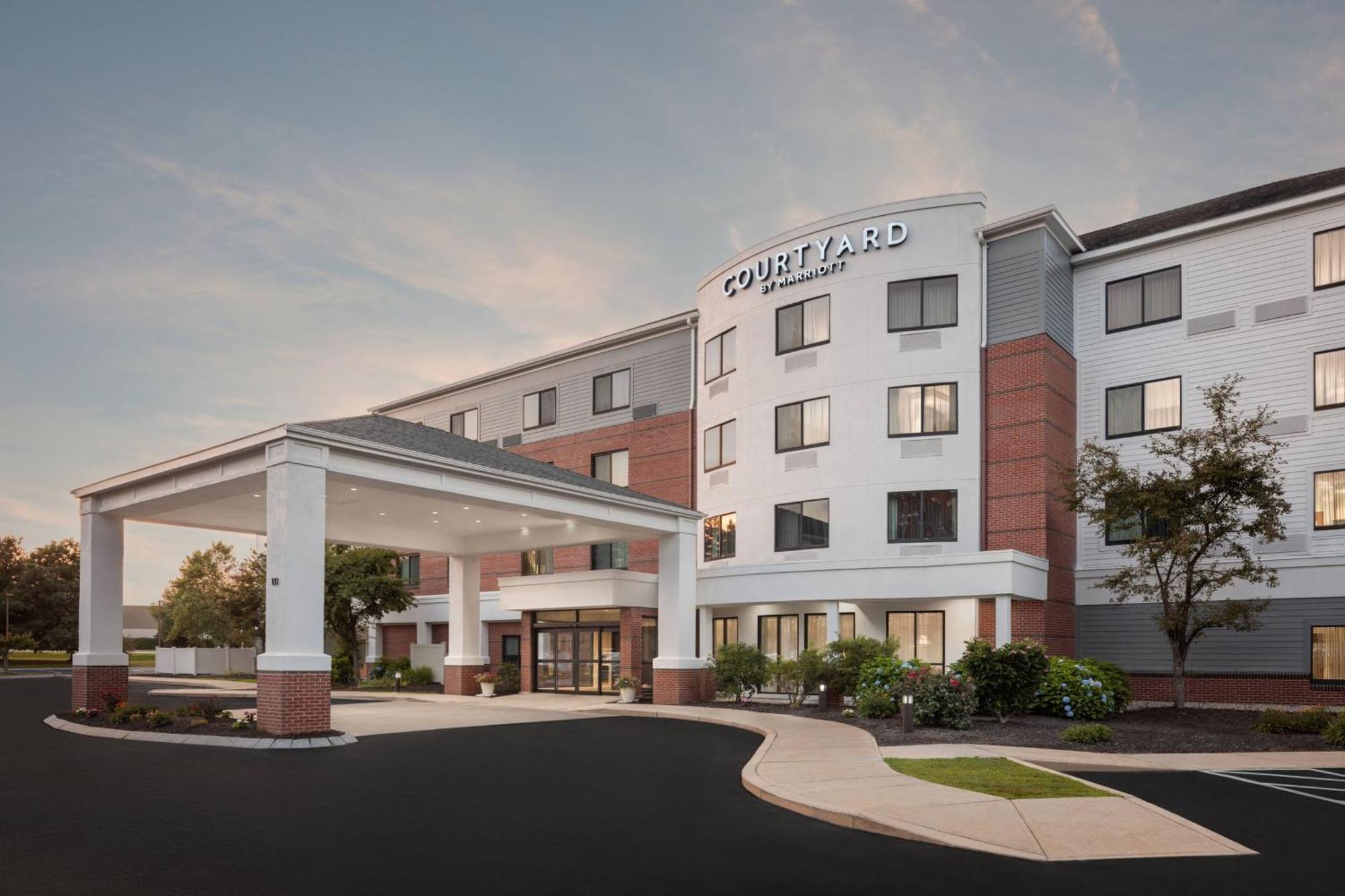 Courtyard Portland Airport Hotel South Portland Exterior photo