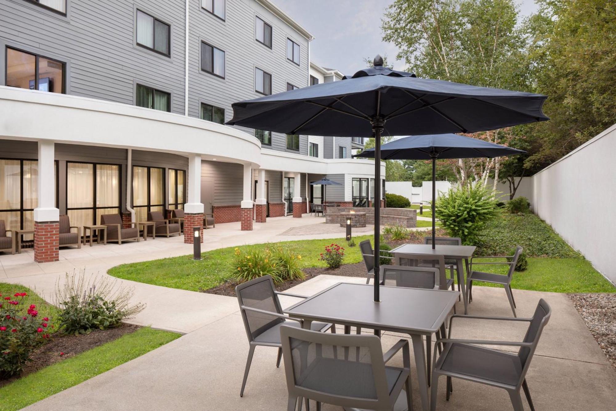 Courtyard Portland Airport Hotel South Portland Exterior photo