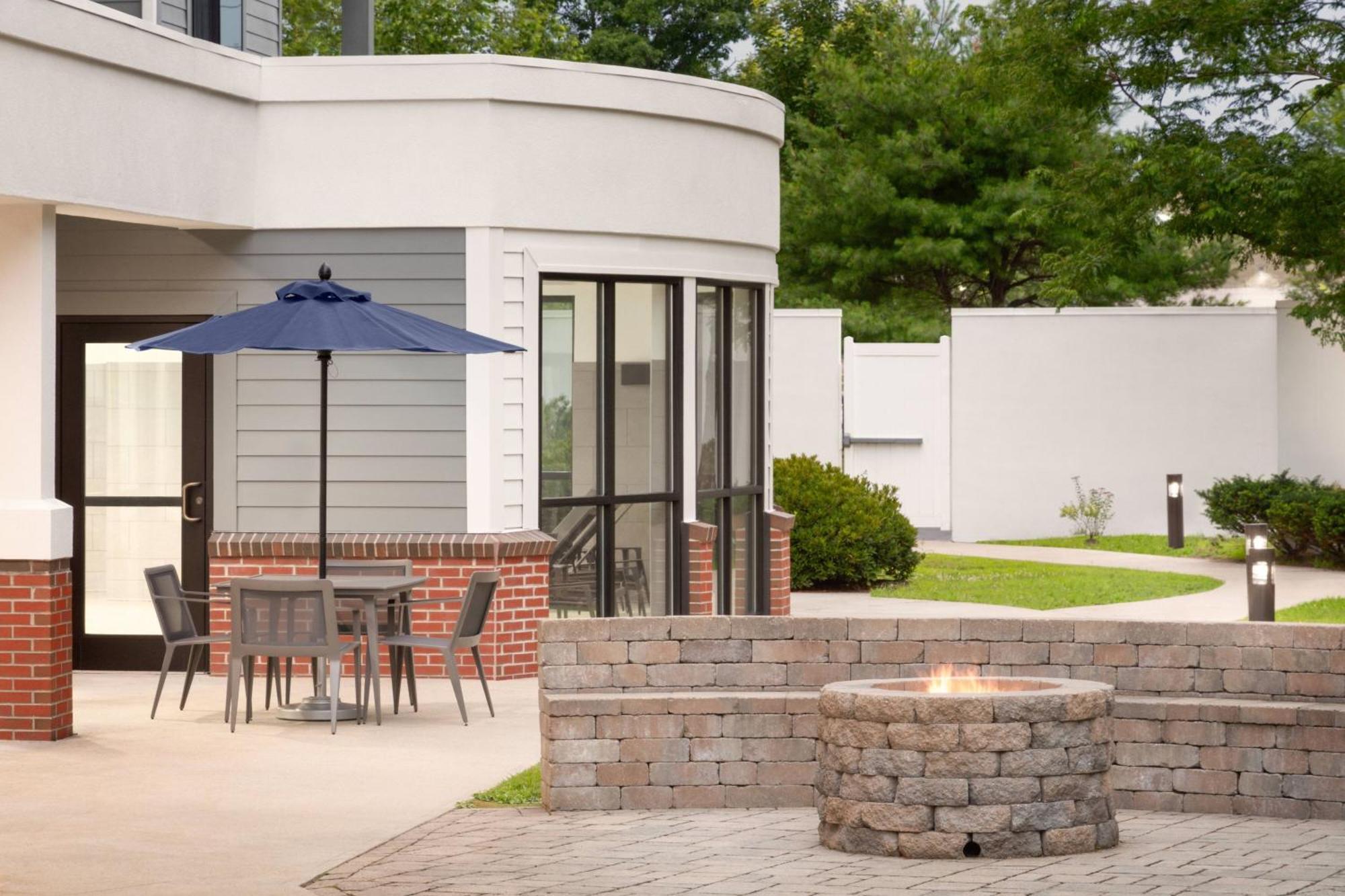 Courtyard Portland Airport Hotel South Portland Exterior photo