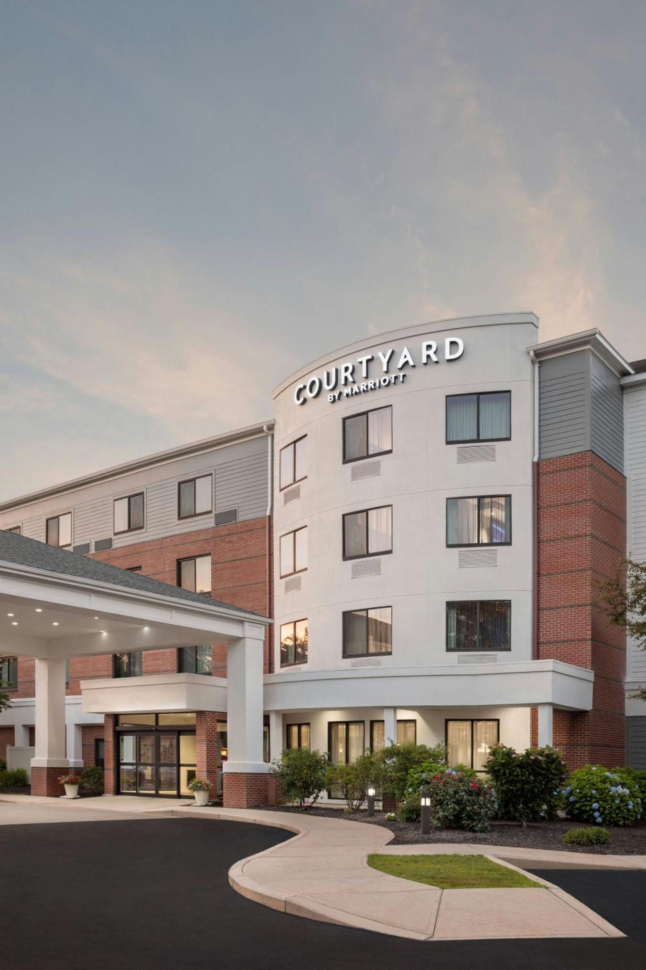 Courtyard Portland Airport Hotel South Portland Exterior photo